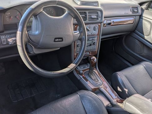 Used 2004 Volvo C70 HT image 14