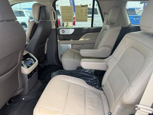 Used 2023 Lincoln Navigator Reserve AWD/4WD image 10