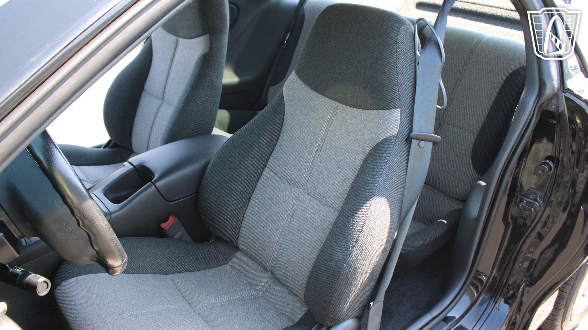 Used 1993 Chevrolet Camaro Z28 RWD image 16