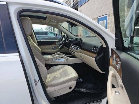 Used 2022 Mercedes-Benz GLS 450 4MATIC image 10