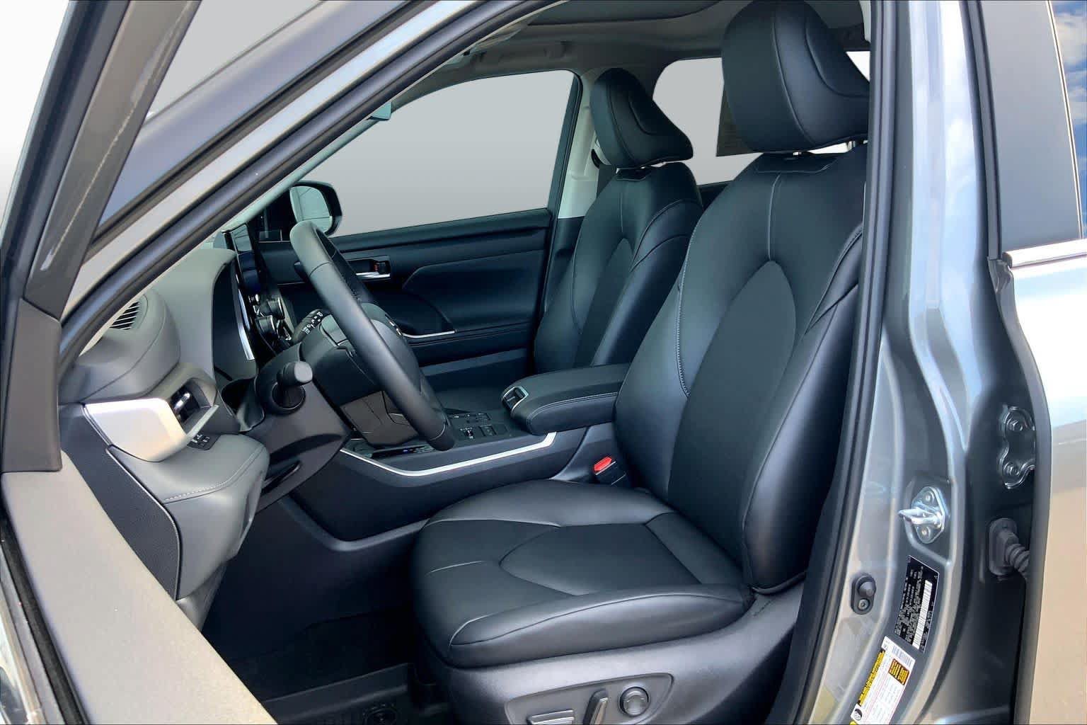 Used 2026 Toyota Highlander XLE AWD/4WD image 7
