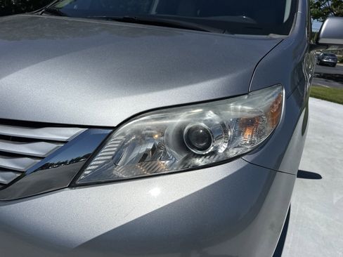 Used 2013 Toyota Sienna Limited w/ Premium Pkg AWD/4WD image 6