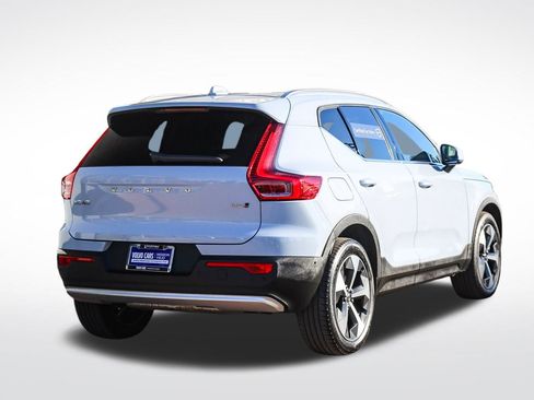 Used 2025 Volvo XC40 B5 Plus image 7