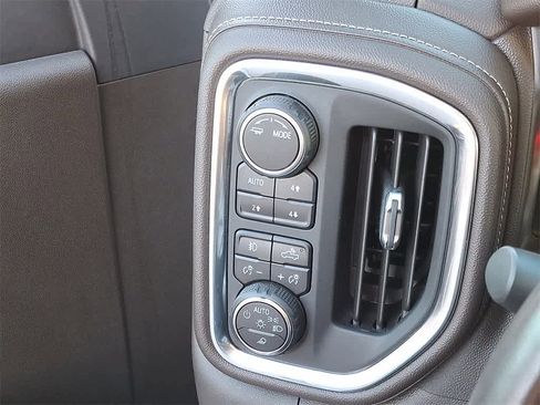 Used 2021 Chevrolet Silverado 1500 LTZ w/ Z71 Off-Road Package image 23