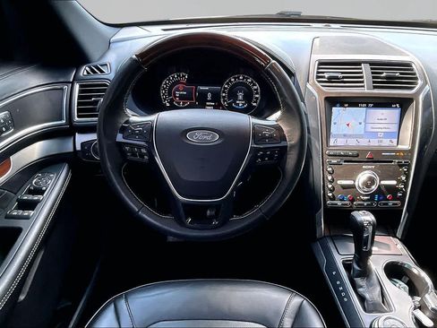 Used 2018 Ford Explorer Platinum AWD/4WD image 6