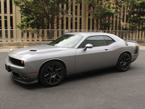 Used 2018 Dodge Challenger R/T Scat Pack RWD image 12