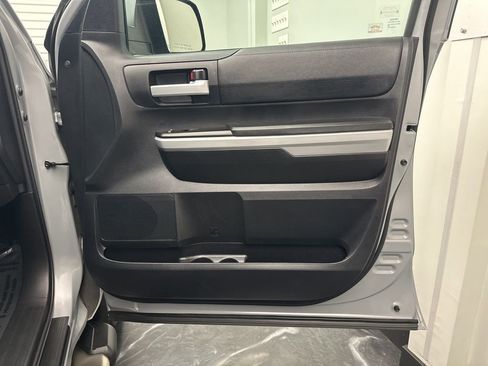 Used 2020 Toyota Tundra SR5 w/ SR5 Leather Package image 10
