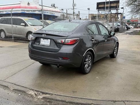 Used 2019 Toyota Yaris LE image 5