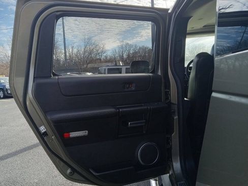 Used 2005 HUMMER H2 w/ Preferred Equipment Group AWD/4WD image 12