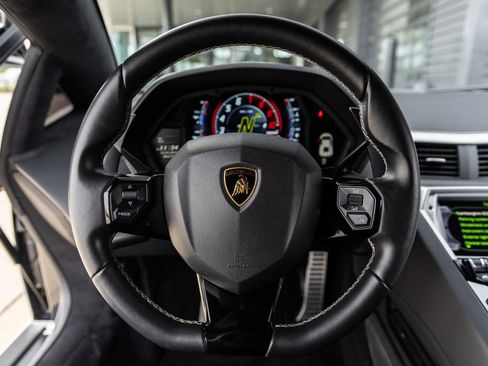 Used 2018 Lamborghini Aventador S image 36