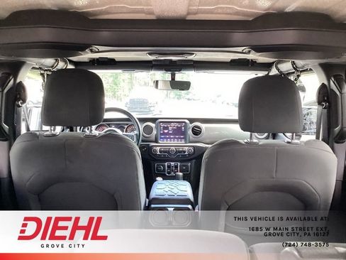 Used 2018 Jeep Wrangler Unlimited Sahara w/ Uconnect 4C Nav & Sound Group AWD/4WD image 8