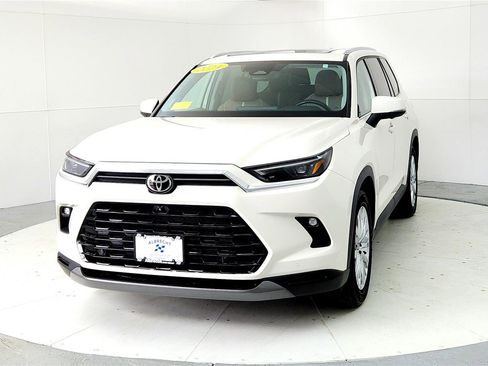 Used 2024 Toyota Grand Highlander Platinum image 2