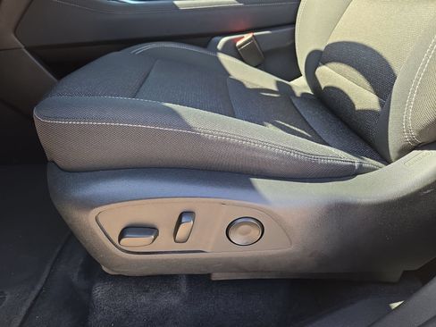Used 2024 Chevrolet Traverse LT AWD/4WD image 17