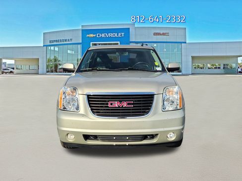 Used 2013 GMC Yukon XL SLT image 2