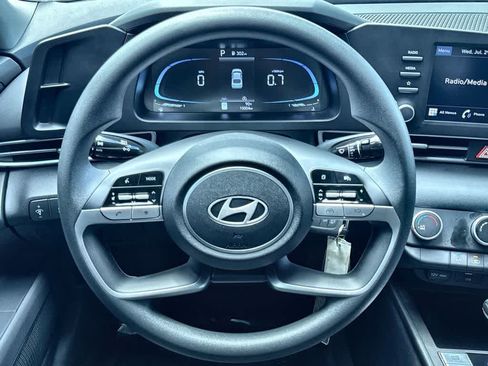 Used 2025 Hyundai Elantra SE FWD image 15