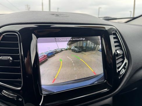 Used 2018 Jeep Compass Limited image 29