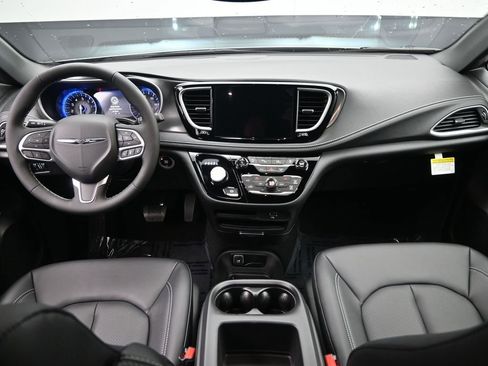 New 2026 Chrysler Pacifica Select image 19