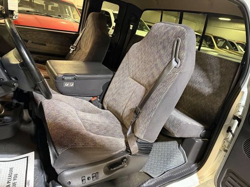 Used 1998 Dodge Ram 2500 Truck 4x4 Quad Cab image 9