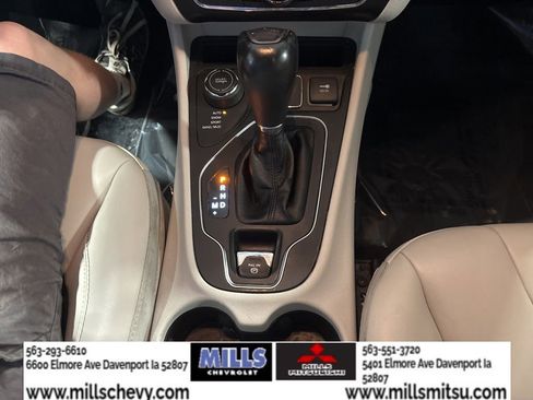 Used 2021 Jeep Cherokee Latitude Plus AWD/4WD image 23