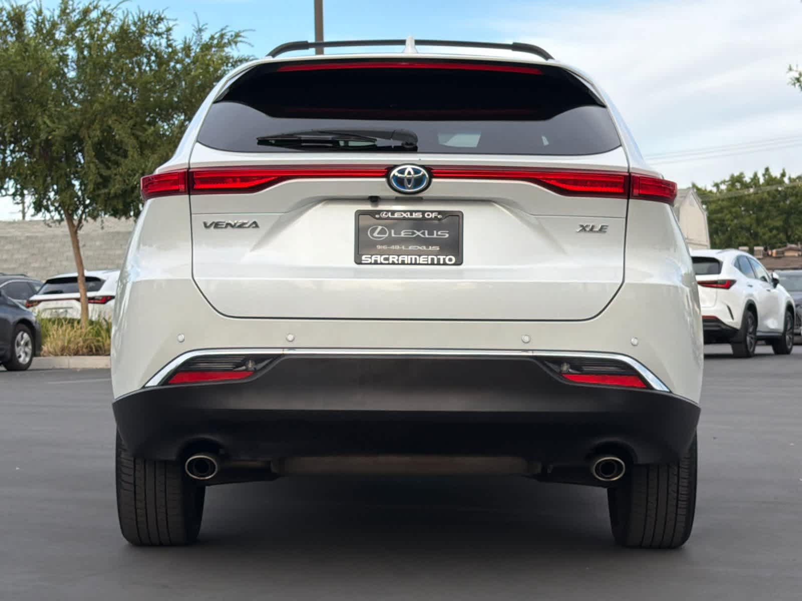 Used 2023 Toyota Venza XLE AWD/4WD image 8