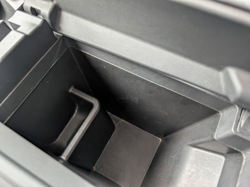 Used 2024 Nissan Rogue S image 28