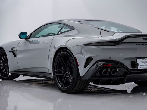 Used 2025 Aston Martin V8 Vantage Coupe RWD image 9