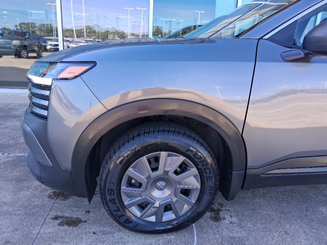 Used 2025 Nissan Kicks S FWD image 5