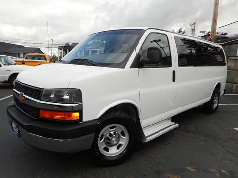Used 2016 Chevrolet Express 3500 LT w/ LT Preferred Equipment Group image 3