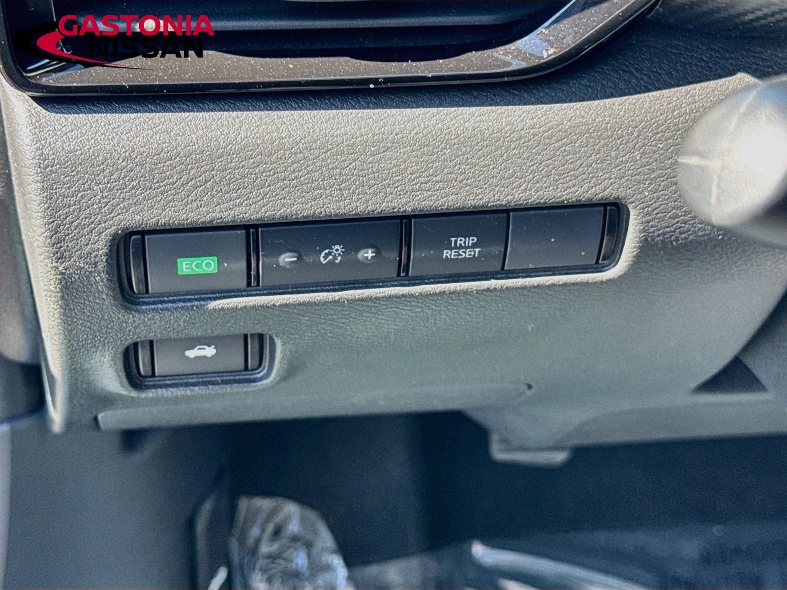Used 2025 Nissan Sentra SV FWD image 13