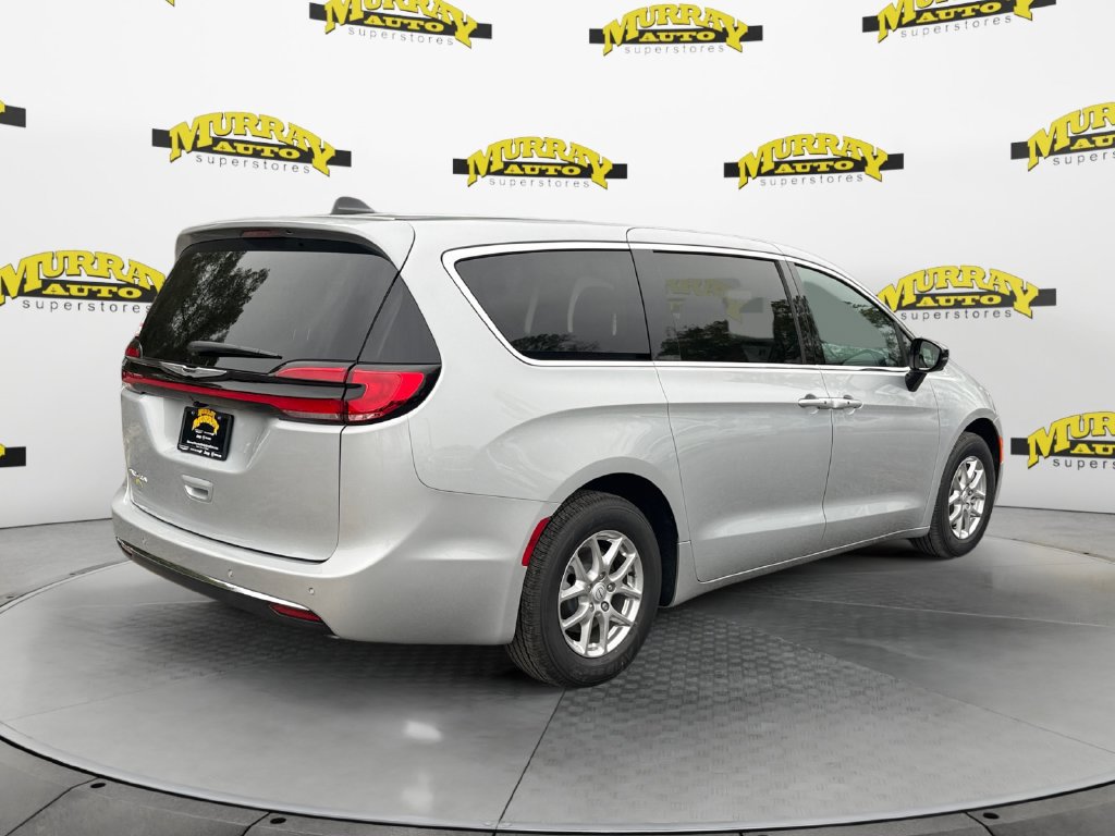 New 2026 Chrysler Pacifica Select FWD image 5