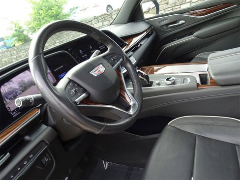 Used 2021 Cadillac Escalade Premium Luxury image 13