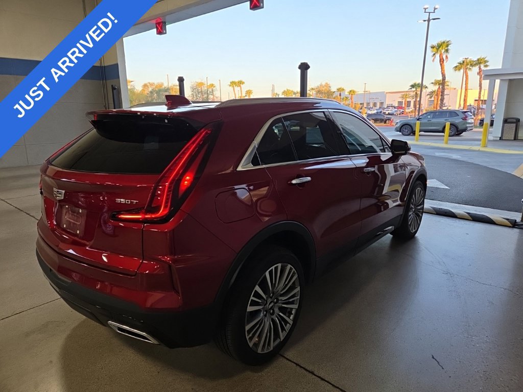 Used 2024 Cadillac XT4 Premium Luxury FWD image 3