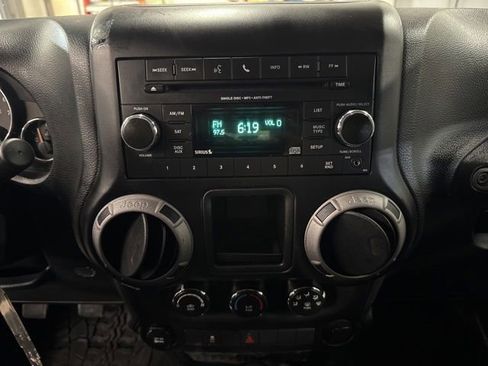 Used 2017 Jeep Wrangler Sport AWD/4WD image 14