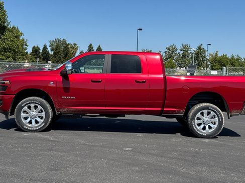 New 2026 RAM 2500 Laramie AWD/4WD image 6