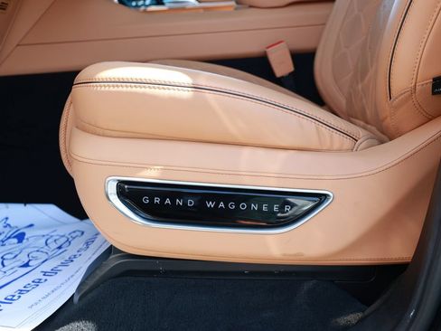 Used 2022 Jeep Grand Wagoneer Series III AWD/4WD image 23