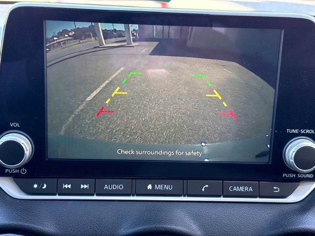 Used 2025 Nissan Sentra SV FWD image 15