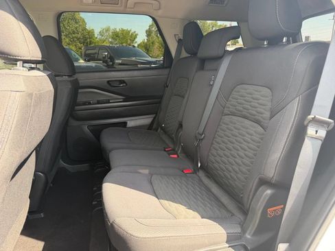 Used 2024 Nissan Pathfinder S FWD image 11