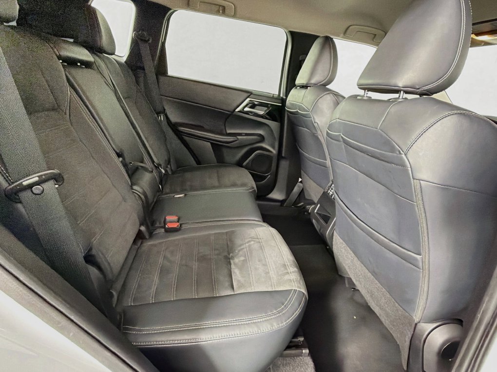 Used 2023 Mitsubishi Outlander SE FWD image 26