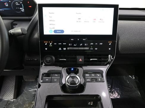 Used 2023 Subaru Solterra AWD image 27