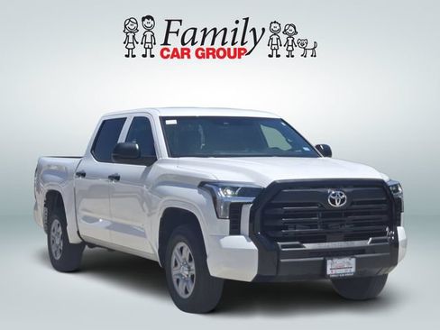 Used 2025 Toyota Tundra SR w/ SR Tow Package AWD/4WD image 2