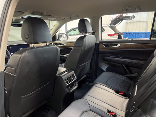 Used 2025 Volkswagen Atlas SE AWD/4WD image 18
