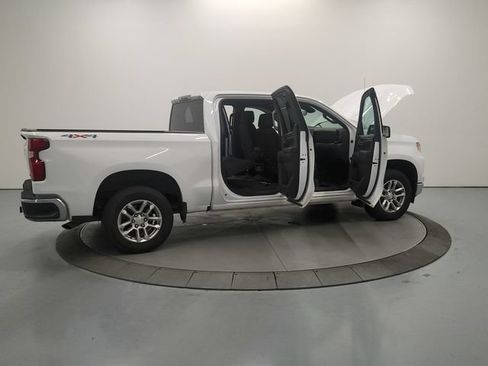 Used 2024 Chevrolet Silverado 1500 LT AWD/4WD image 16