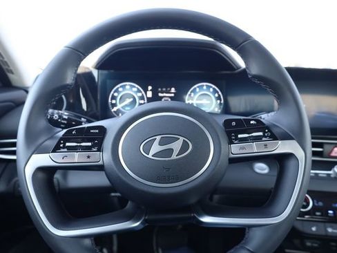 Used 2024 Hyundai Elantra SEL w/ Convenience Package image 16