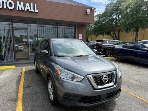 Used 2020 Nissan Kicks S FWD image 3