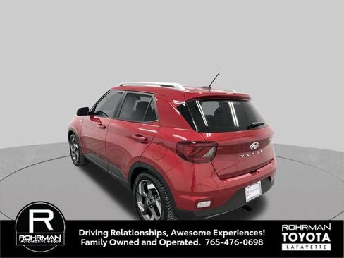Used 2023 Hyundai Venue Limited FWD image 4