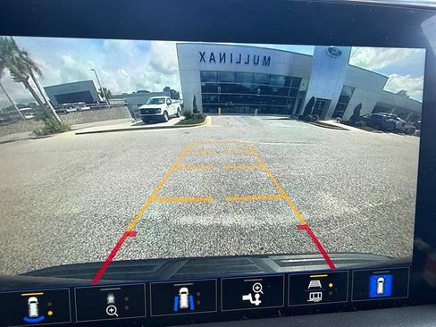 Used 2023 GMC Yukon AT4 w/ AT4 Premium Plus Package AWD/4WD image 17