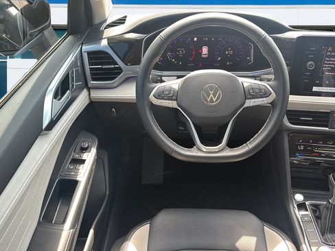 Used 2025 Volkswagen Taos SEL AWD/4WD image 18