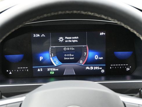 Used 2024 Volkswagen Tiguan SE image 8