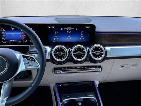 Used 2026 Mercedes-Benz GLB 250 image 8