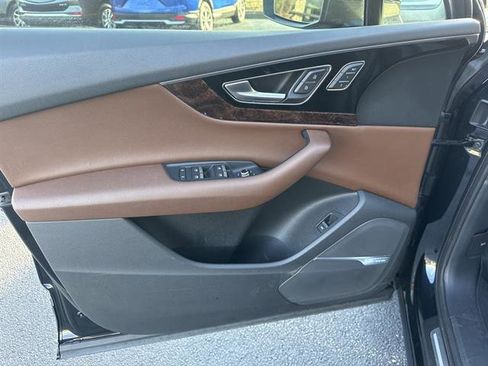 Used 2017 Audi Q7 3.0T Premium Plus w/ Premium Plus Package image 8
